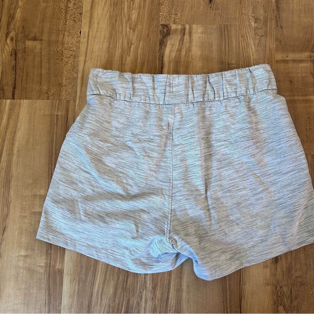 Lululemon Athletica Light Gray Athletic Shorts On The Fly - Picture 3 of 4
